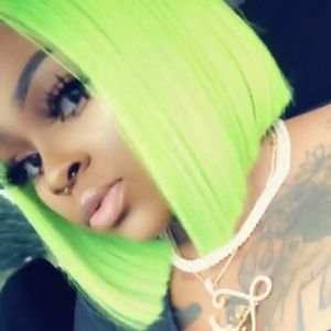 Meet your Posher, Dominique